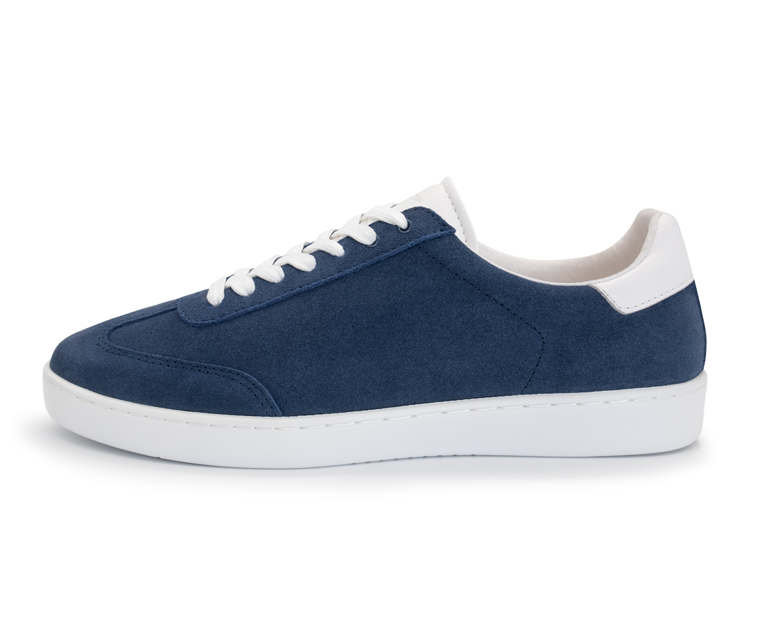 Blauer Tanzsneaker 7005 für Damen aus Velourleder mit weißer PU Sohle aus dem Hause Anna Kern.