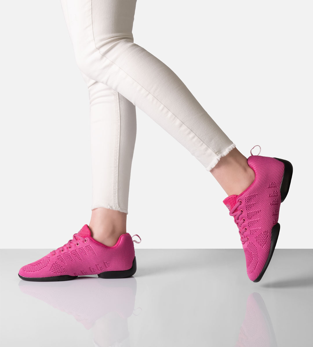 Damen Tansneaker 165 in Fuchsia von Suny by Anna Kern, aus feinem Knitting Material mit Split Sole, ideal zum Tanzen auf allen Böden.