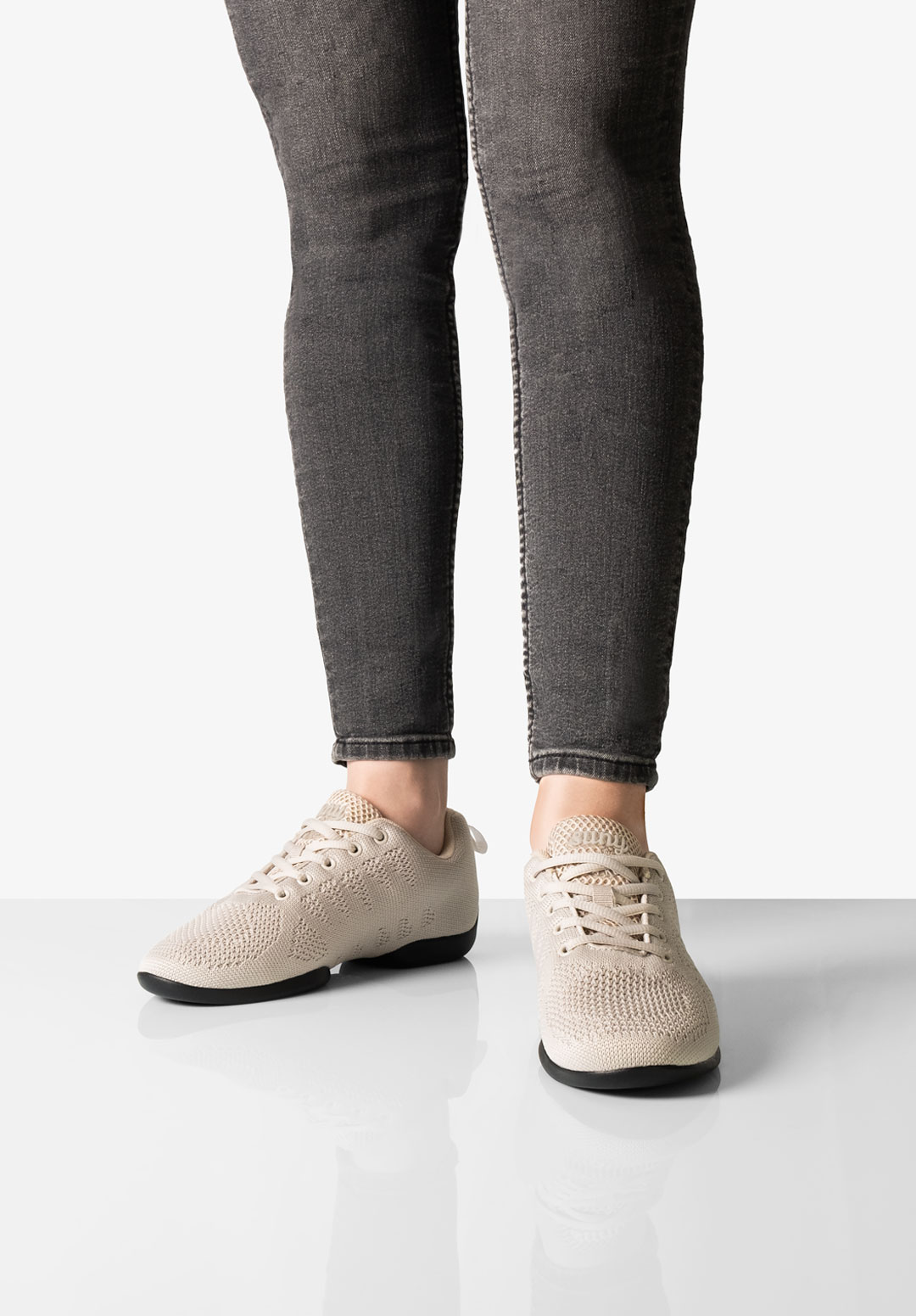 Damen Tanzsneaker 180 in Beige von Suny by Anna Kern, aus feinem Knitting Material mit geteilter Sohle, ideal zum Tanzen auf allen Böden.