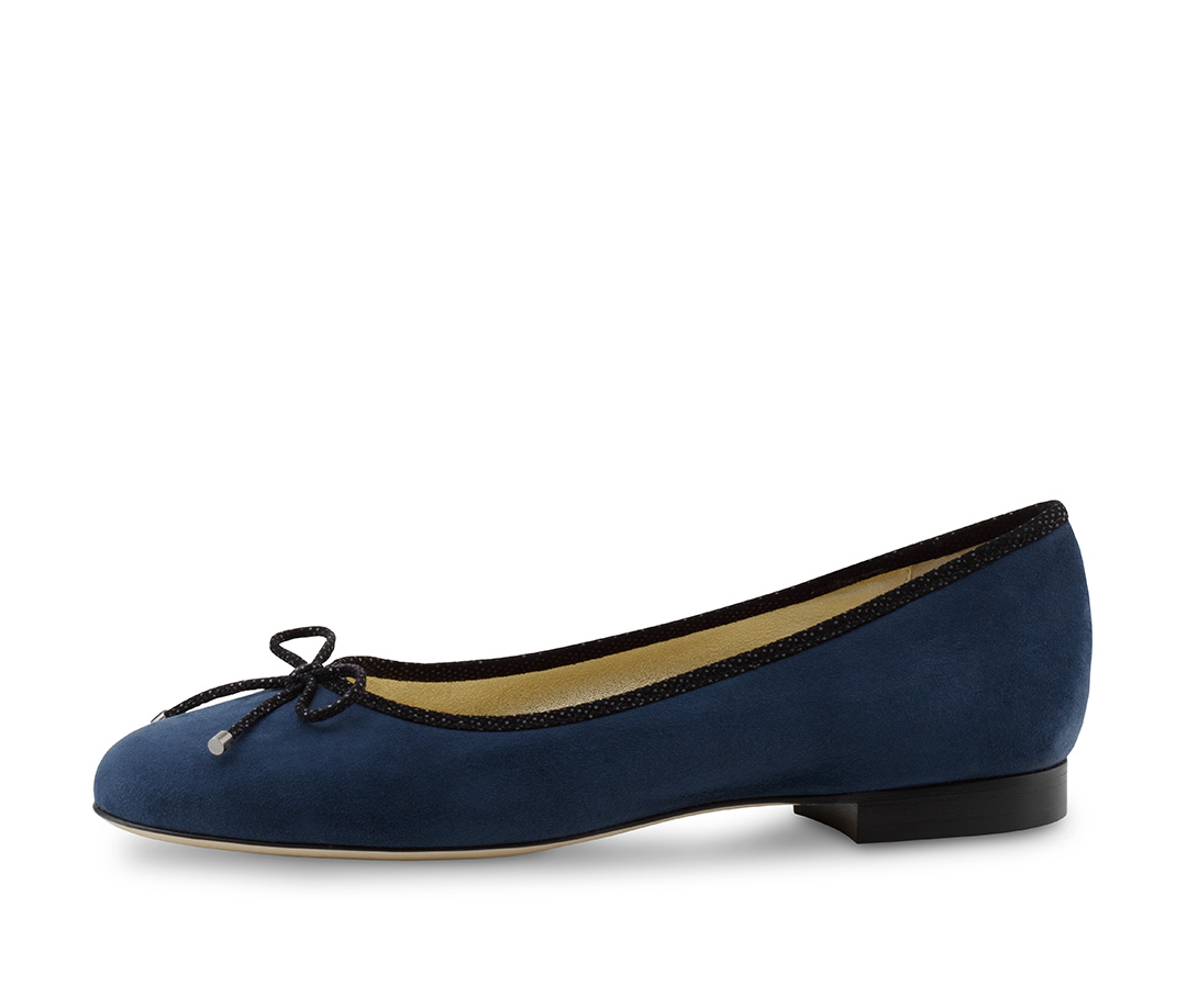 Navy blauer Ballerina Dana aus weichem Wildleder und schwarzer Schleife