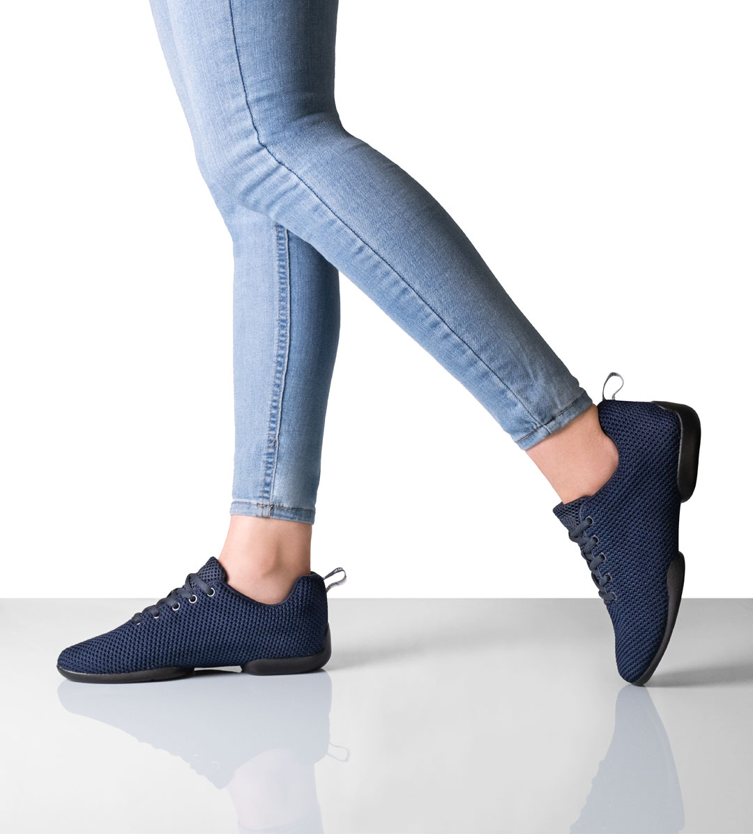 Damen Sneaker 170 in Dunkelblau von Suny by Anna Kern, aus feinem Knitting Material mit geteilter Sohle, ideal zum Tanzen auf allen Böden.